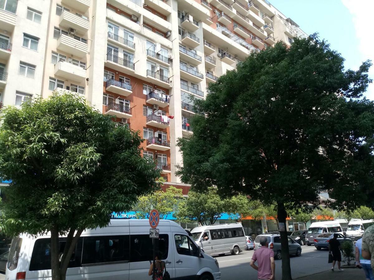 Апартаменти Квартира в центре Батуми Екстер'єр фото